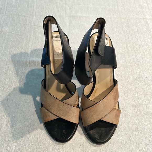 Charles by Charles David Juant Women’s Strap Chunky Heels Size 8 Like new - Picture 6 of 11